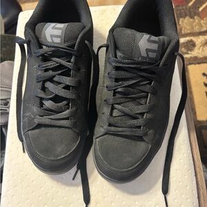 Etnies Black Skate Sneakers